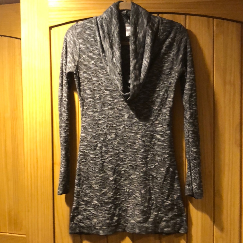 Black & white cowl neck sweater/tunic